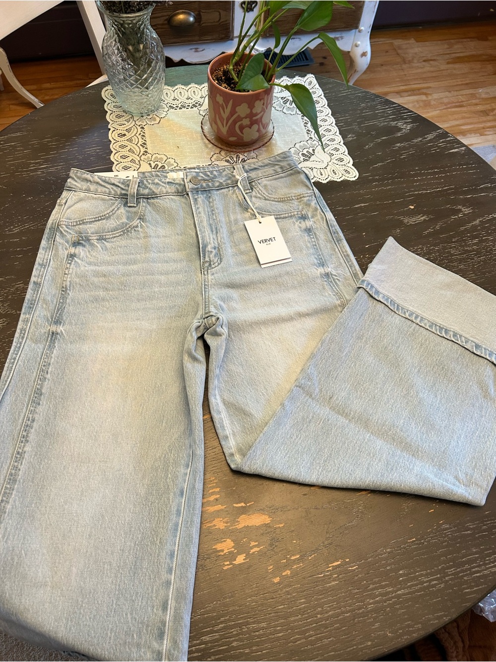 NWT beautiful and well made Vervet size 7 or 28 cuffed jeans. - Picture 4 of 16